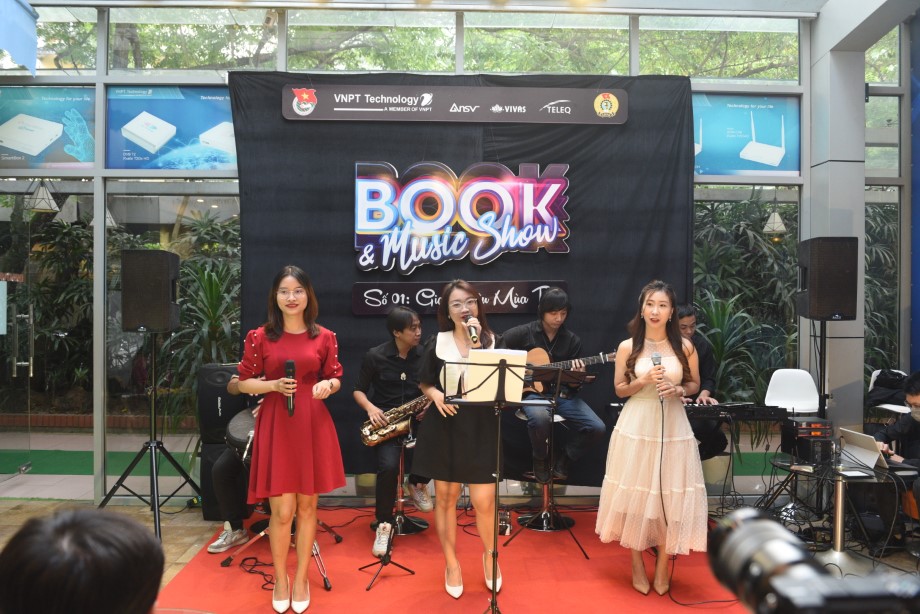BOOK AND MUSIC SHOW SỐ 01: 