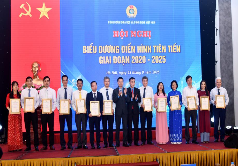 VNPT TECHNOLOGY ĐƯỢC CÔNG ĐOÀN BỘ KHOA HỌC & CÔNG NGHỆ VIỆT NAM TÔN VINH ĐIỂN HÌNH TIÊN TIẾN GIAI ĐOẠN 2020-2025