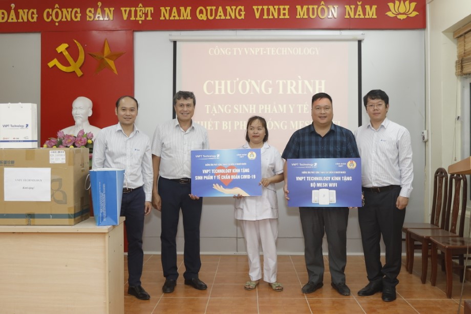 VNPT TECHNOLOGY TRAO TẶNG QUÀ NHÂN THÁNG “VÌ NGƯỜI NGHÈO”