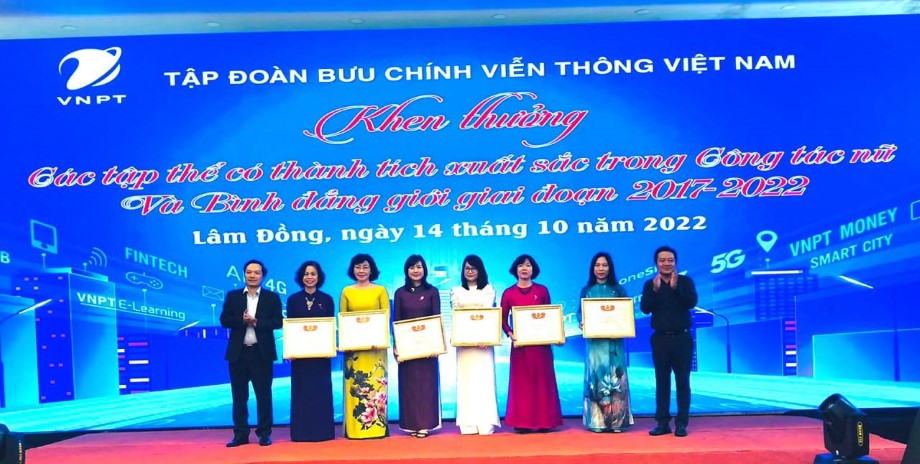 CÔNG ĐOÀN VNPT TECHNOLOGY NHẬN BẰNG KHEN THÀNH TÍCH TRONG CÔNG TÁC NỮ VÀ BÌNH ĐẲNG GIỚI